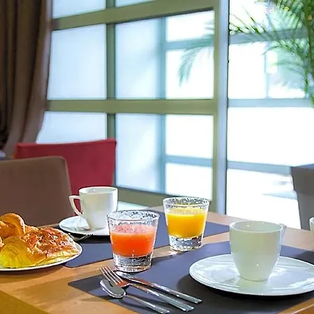 Residhome Du Theatre Hotell 3*